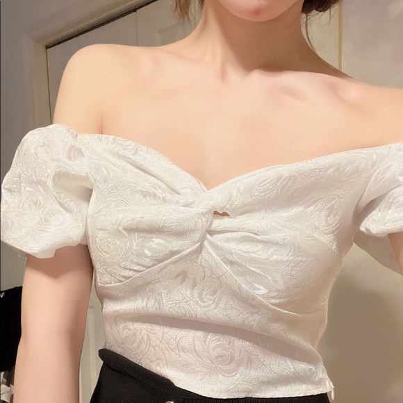 Off shoulder crop top - Picture 2 of 3